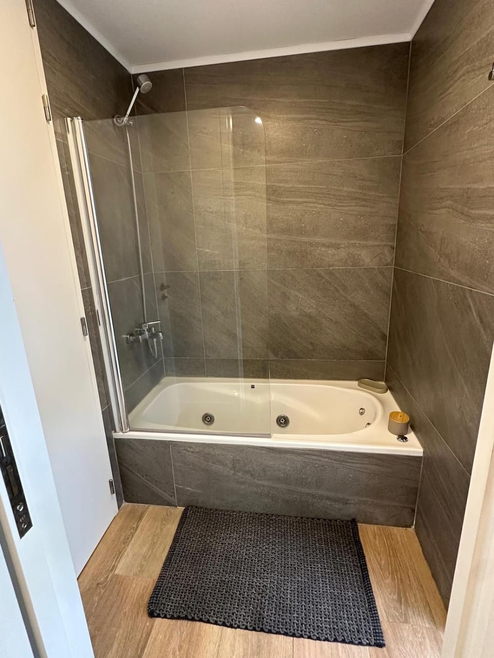 Shower, Hot Tub, Bathroom, Bath