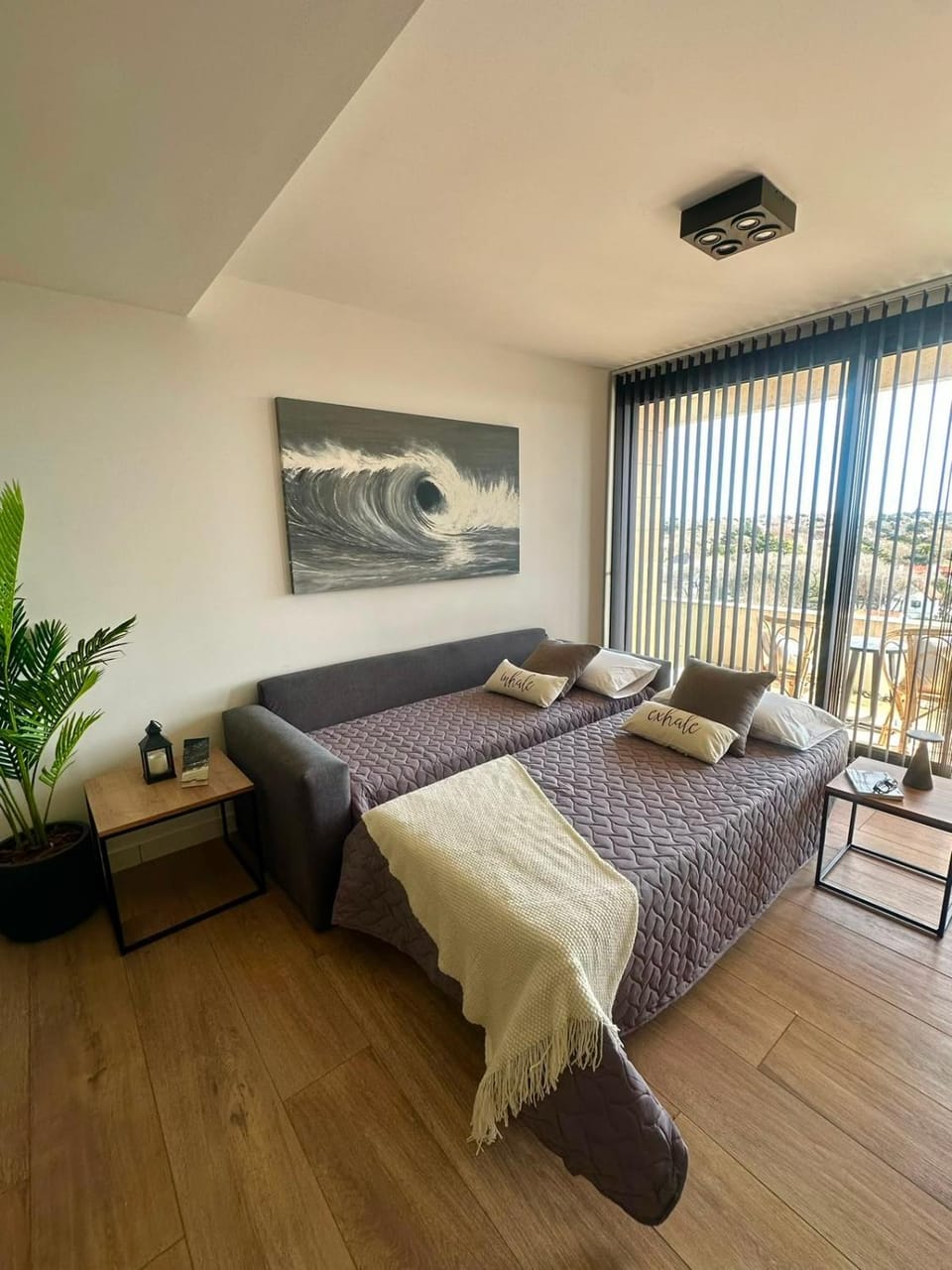 Bed, Living room