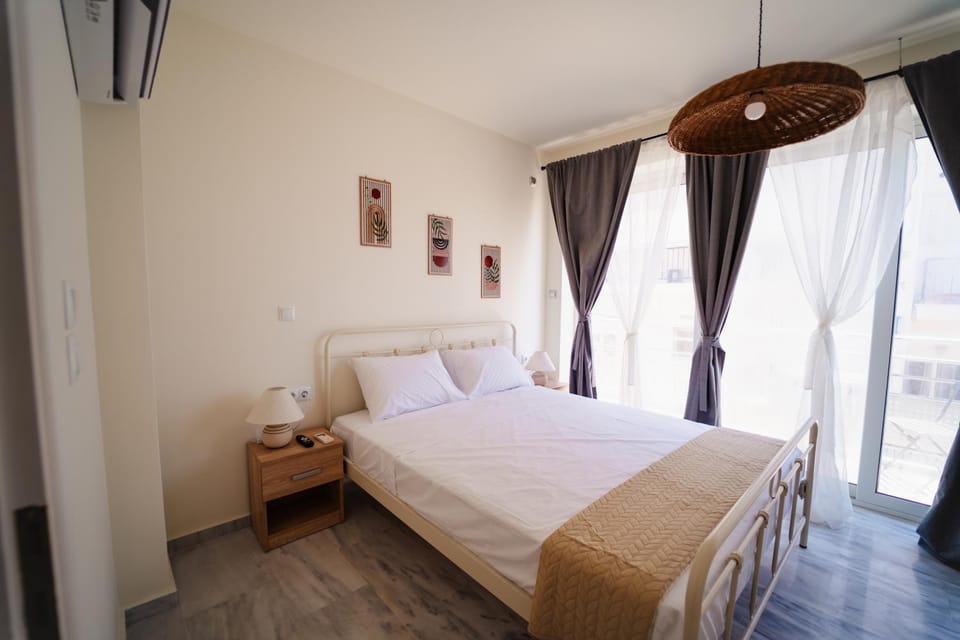 Bed, Photo of the whole room, Bedroom, air conditioner