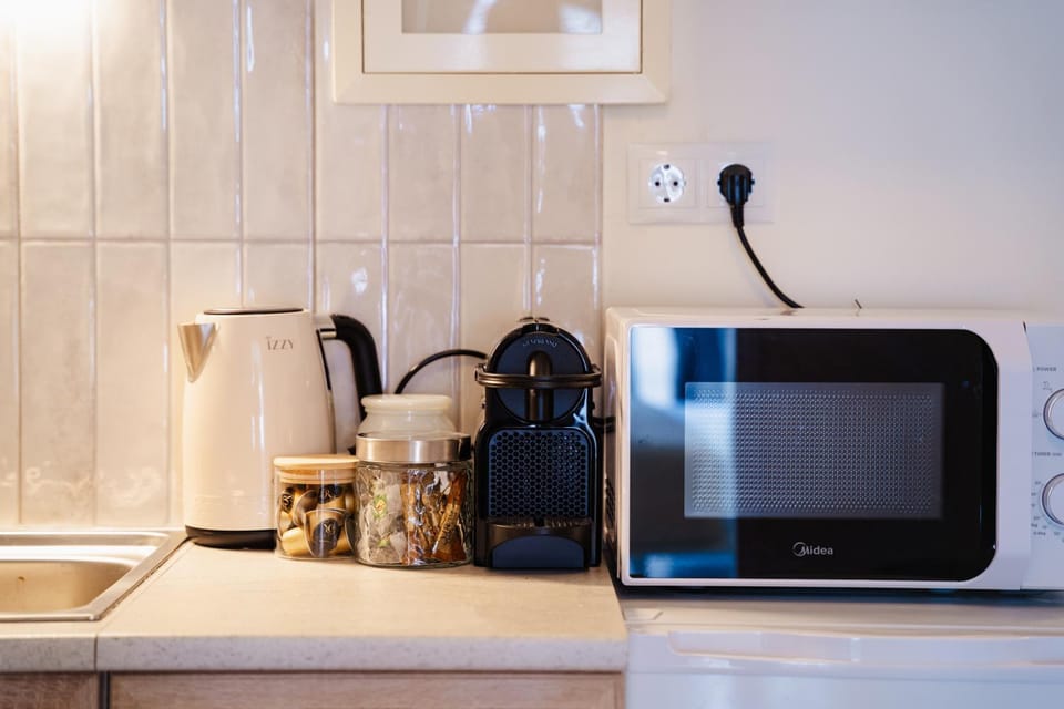 Coffee/tea facilities, microwave, kitchen