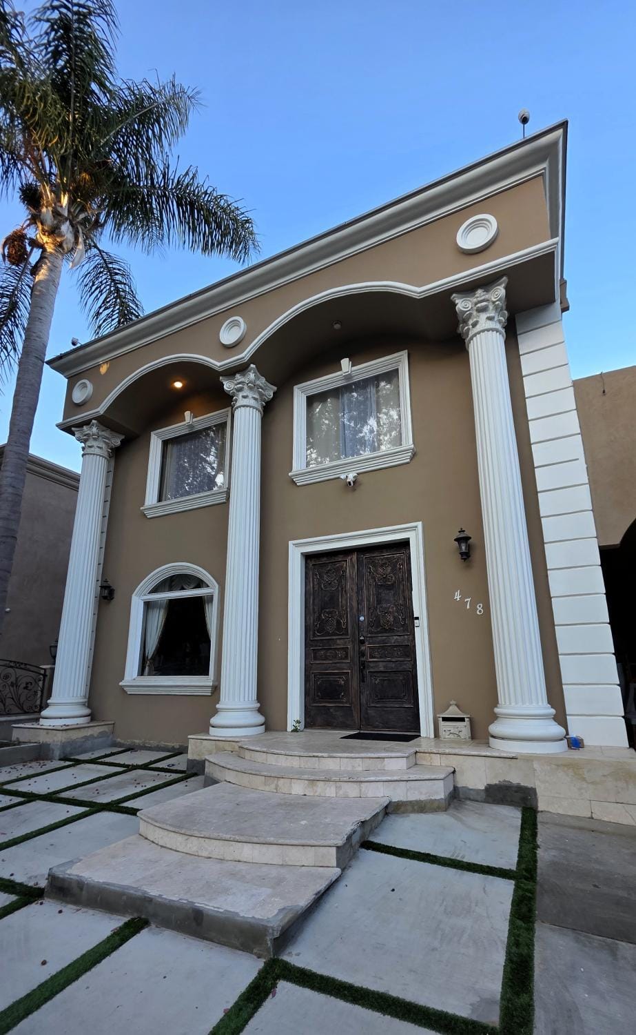 Property building, Facade/entrance, Day