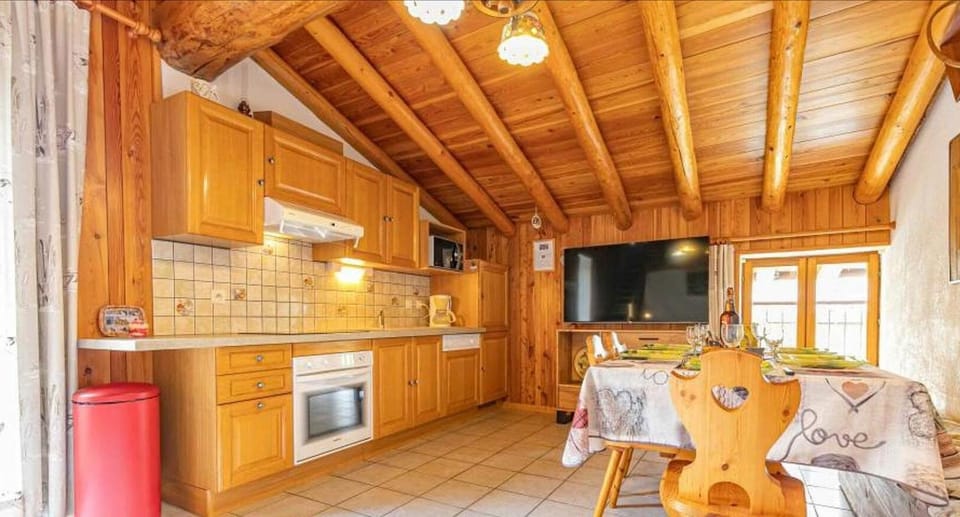 Property building, Kitchen or kitchenette, Living room