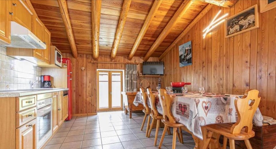 Property building, Kitchen or kitchenette, Living room