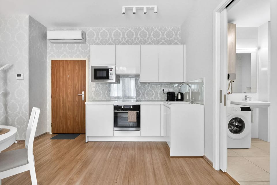 Coffee/tea facilities, Kitchen or kitchenette, Dining area, dishwasher, oven, stove, washing machine