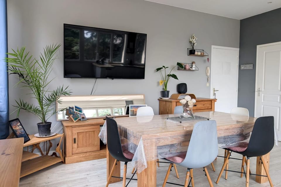 Pleurtuit a luminous green haven Apartment in Brittany