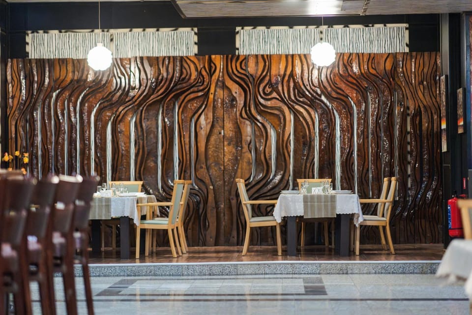 Restaurant/places to eat, Banquet/Function facilities, Seating area