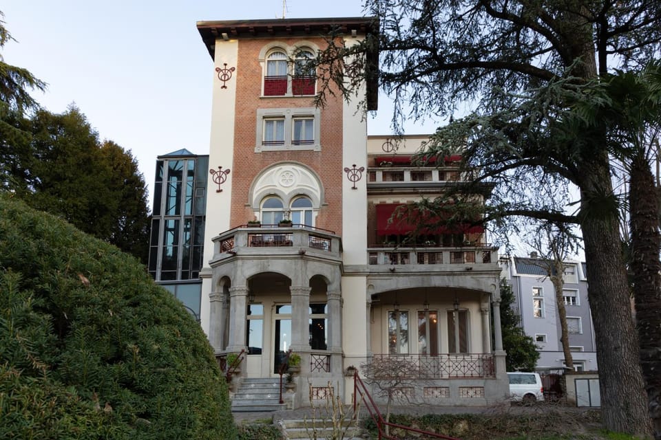Facade/entrance