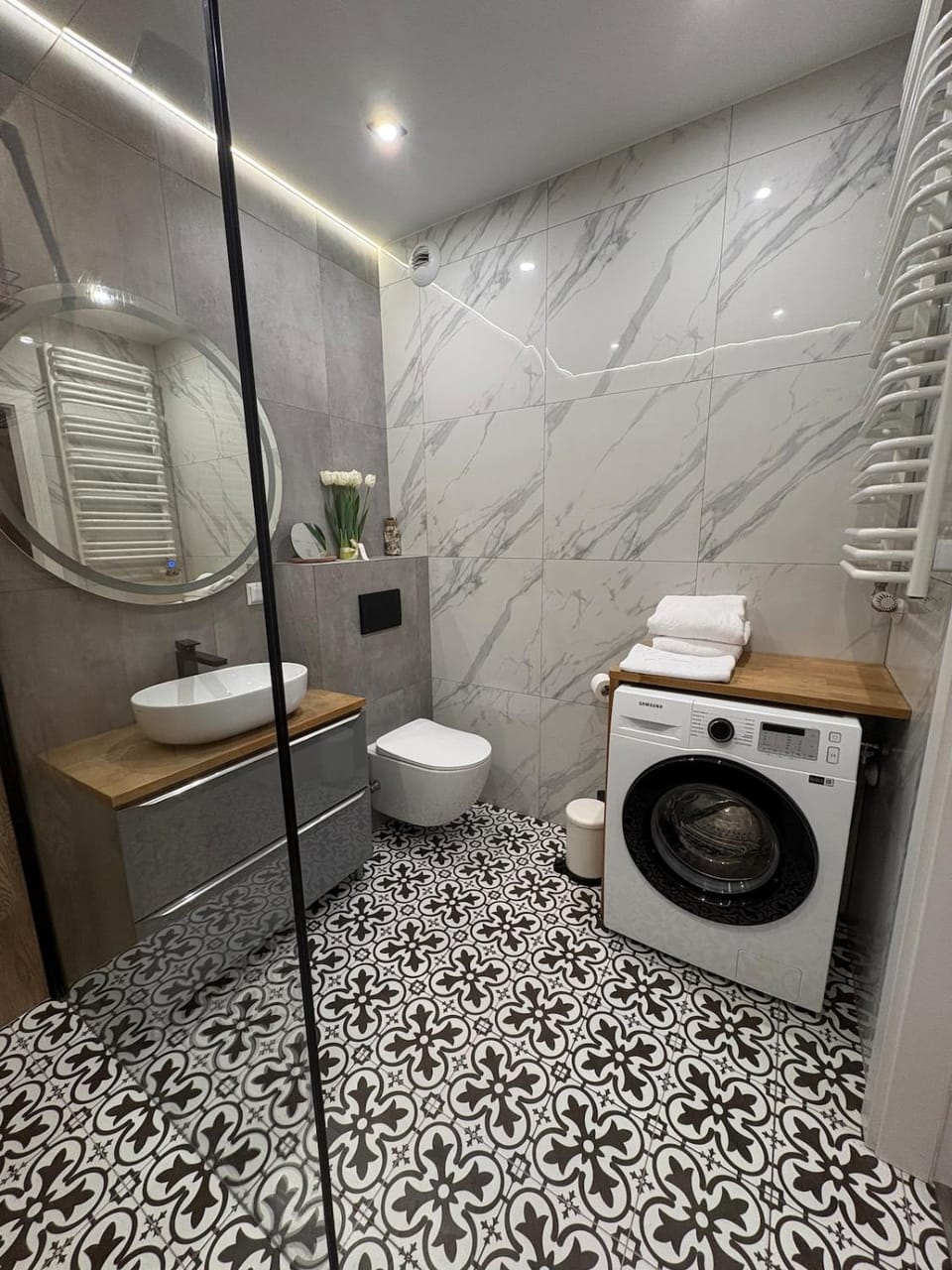 Cozy Apartment Balcony, AC & Self Check-In Apartment in Krakow