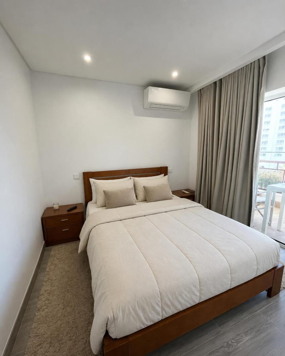 Bed, Bedroom, air conditioner