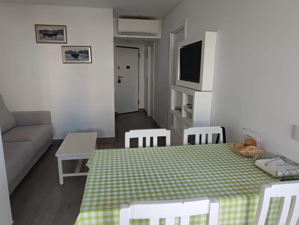TV and multimedia, Dining area, air conditioner