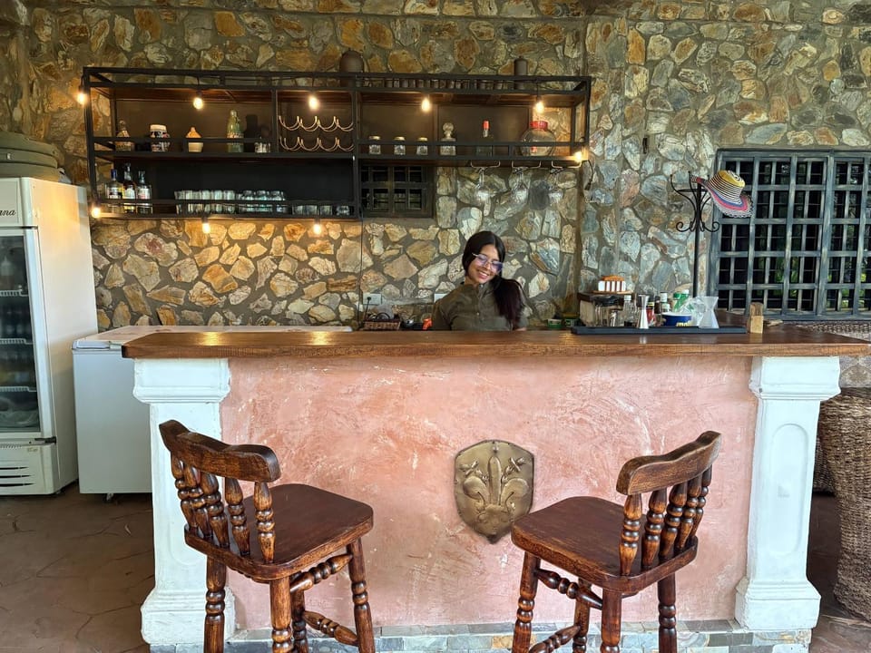 Restaurant/places to eat, Lounge or bar