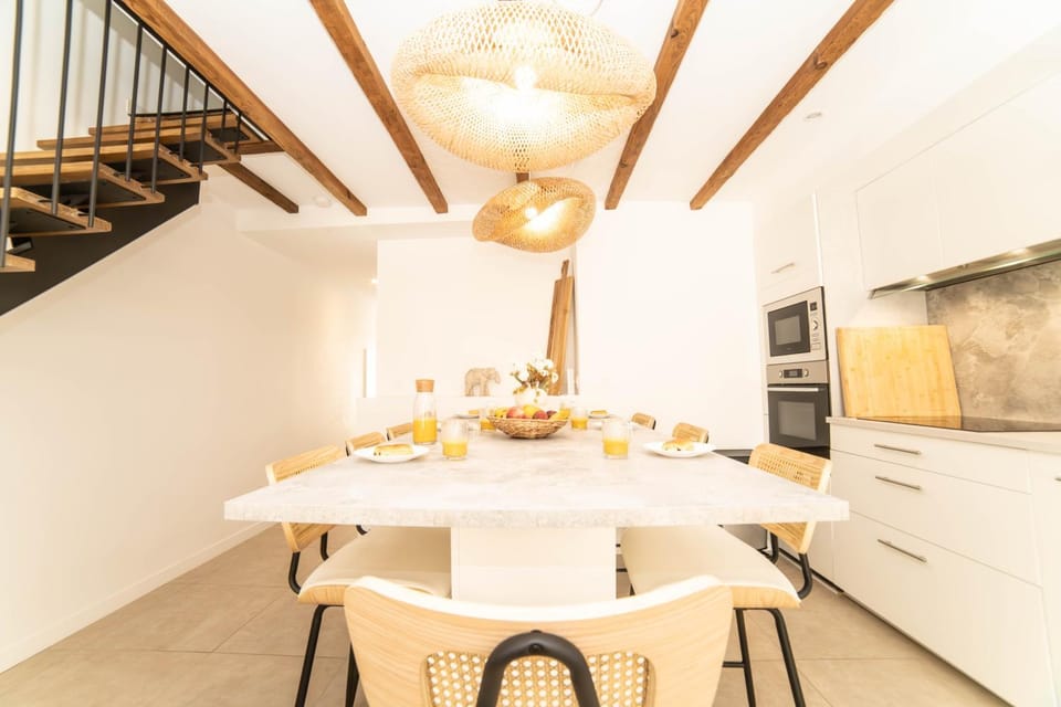 Dining area, kitchen