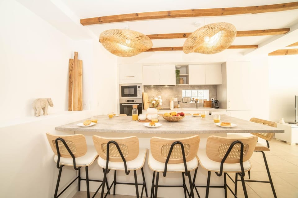 Dining area, kitchen