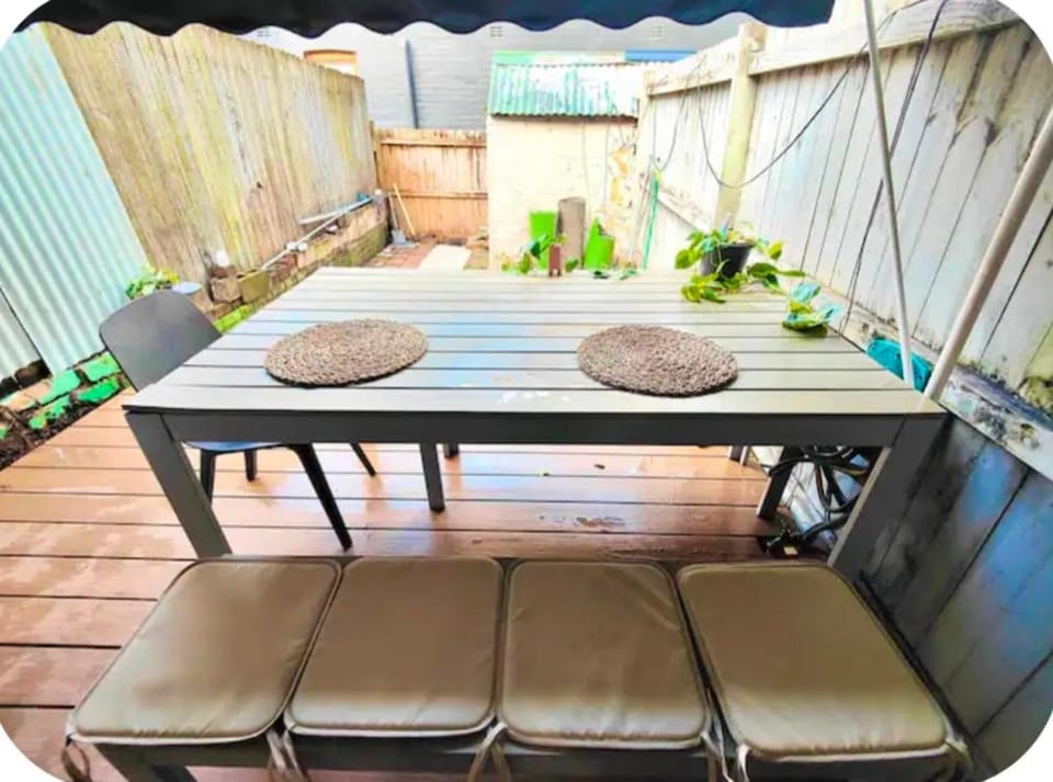 Newtown Centre Homestay Double Room 2Min Walk to Station Vacation rental in Sydney