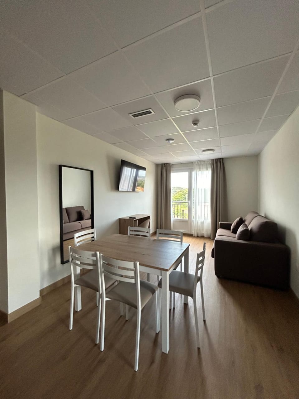 TV and multimedia, Living room, Dining area