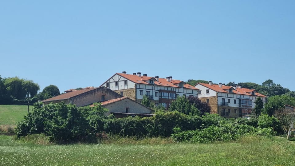 Apartamentos El Jardín de Isla Autocheck-In Apartment in Cantabria