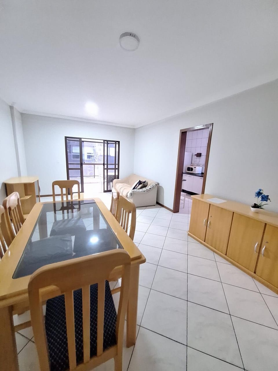 Apartmento em Itapema a apenas 180m do mar, amplo terraço Apartment in Porto Belo