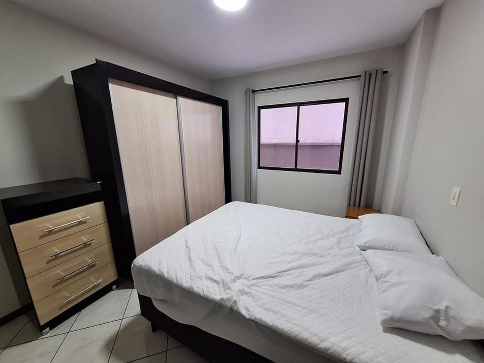 Apartmento em Itapema a apenas 180m do mar, amplo terraço Apartment in Porto Belo