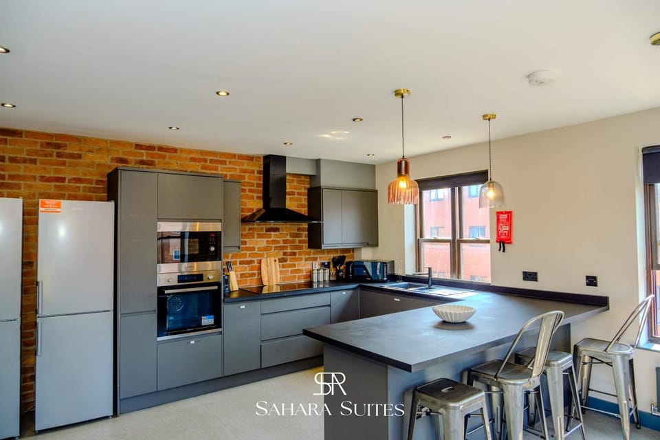 Dining area, oven, stove, toaster