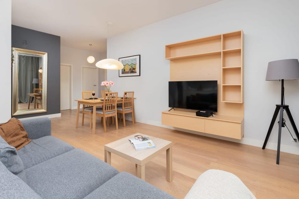 TV and multimedia, Living room, Seating area, Dining area, Evening entertainment