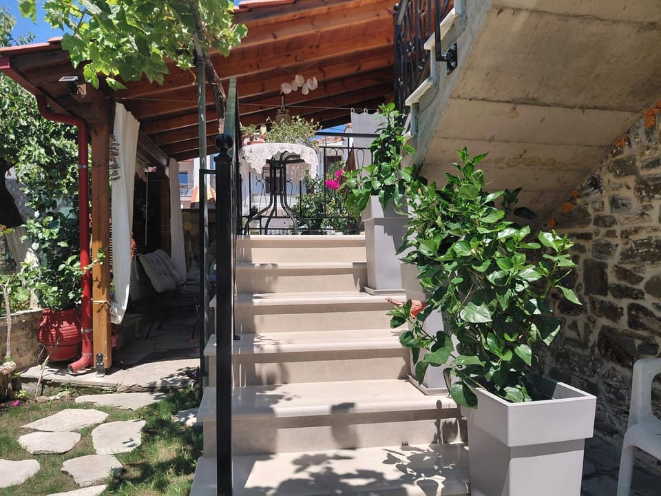 Castelia traditional stone apartment Apartment in Halkidiki