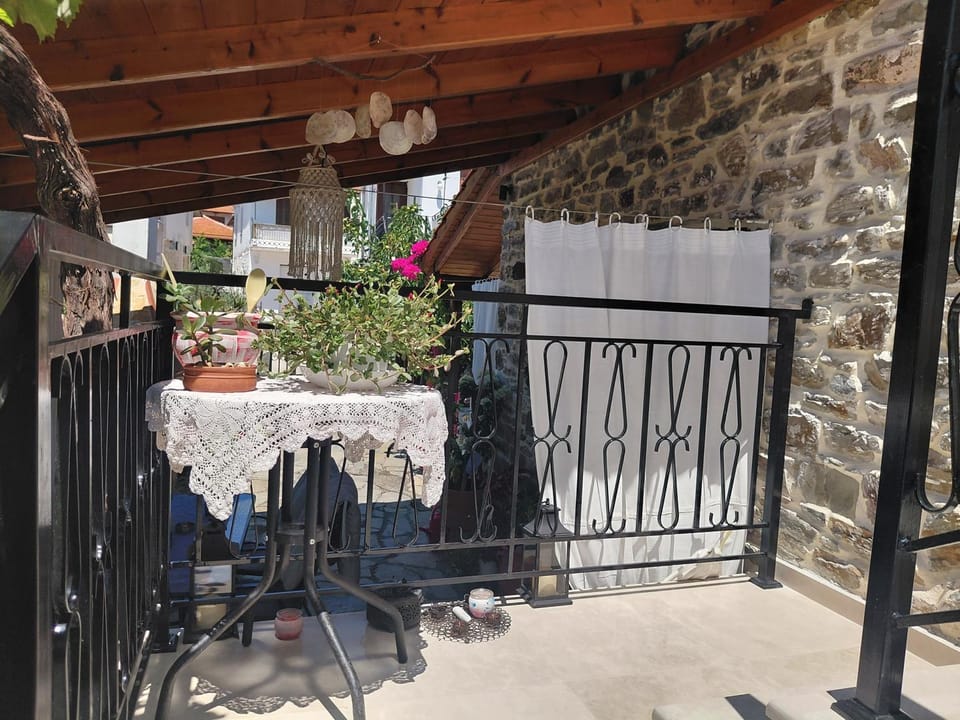 Castelia traditional stone apartment Apartment in Halkidiki