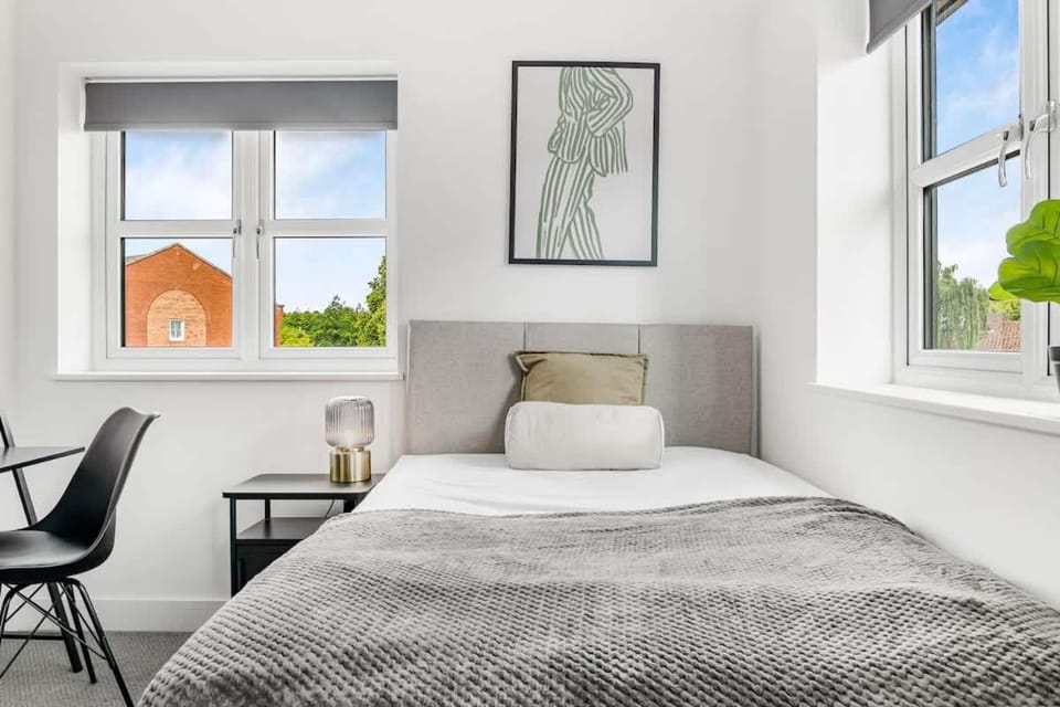 6 BED 6 BATH - Derby City Centre - Contractors Apartment in Derby