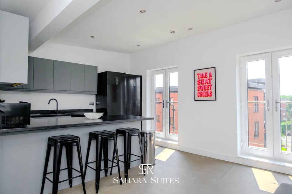 Spacious Ensuite Apartment - Sleeps 12 - Derby City Centre - Parking Apartment in Derby