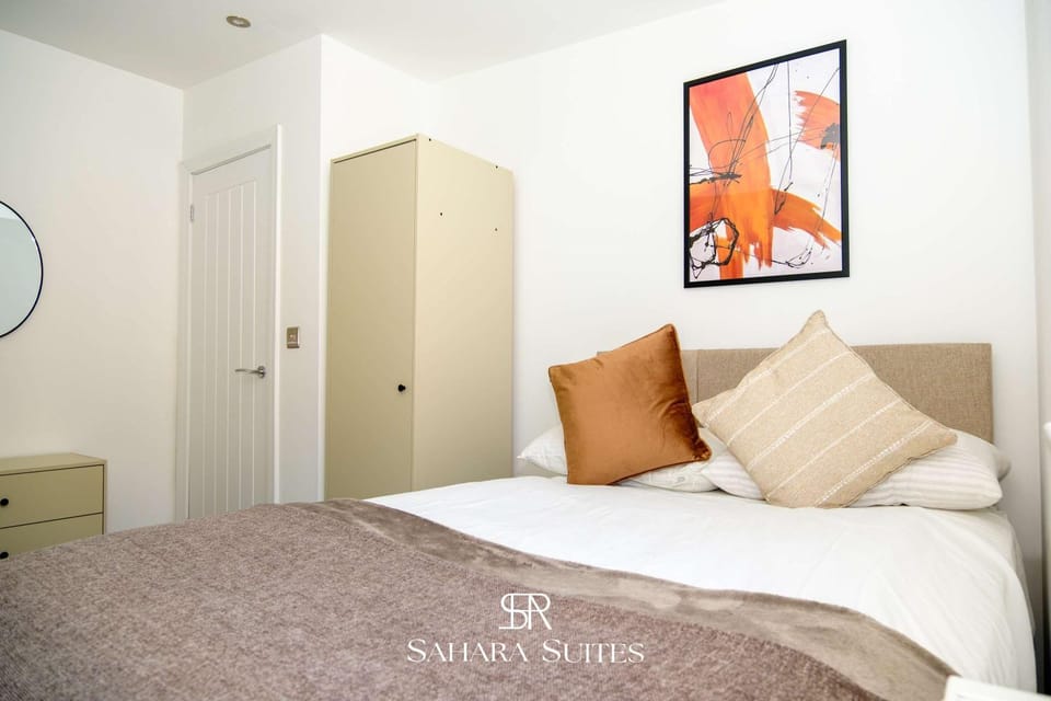 Spacious Ensuite Apartment - Sleeps 12 - Derby City Centre - Parking Apartment in Derby