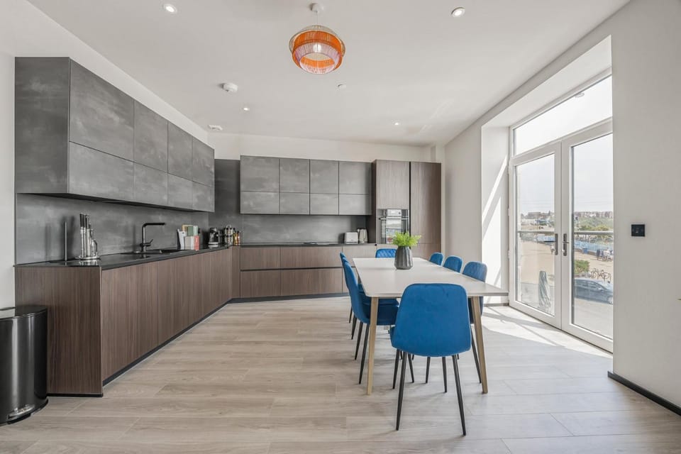 3-Bed Barry Island Apartment | Stunning Sea Views Apartment in Barry