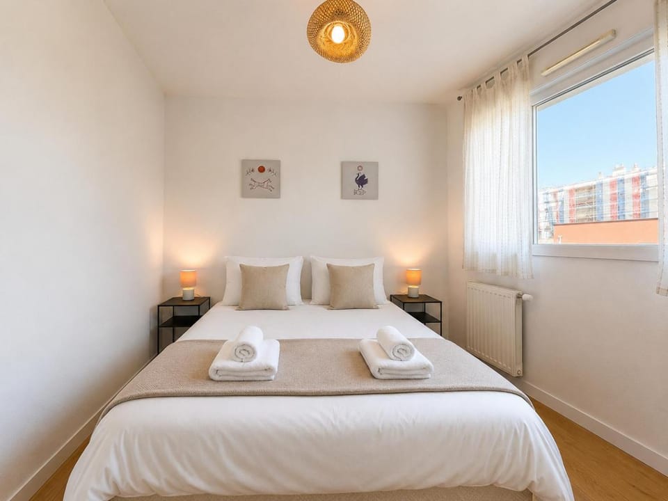 St Exupery - 2 Bedrooms - Air Conditioning - Terrace Apartment in Villeurbanne