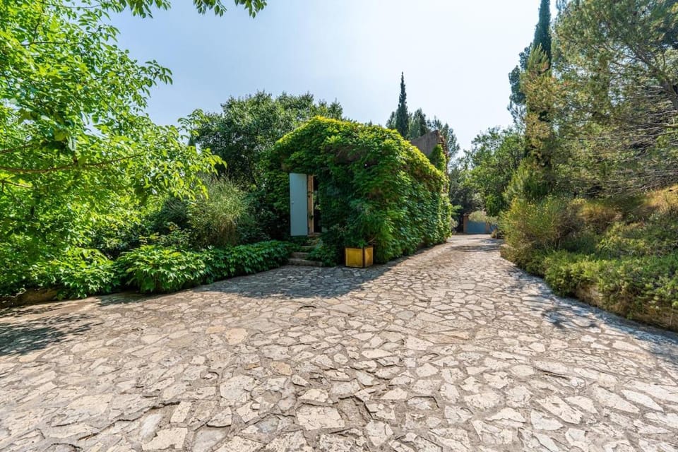 Prestigious Provençal Estate Villa in Lambesc