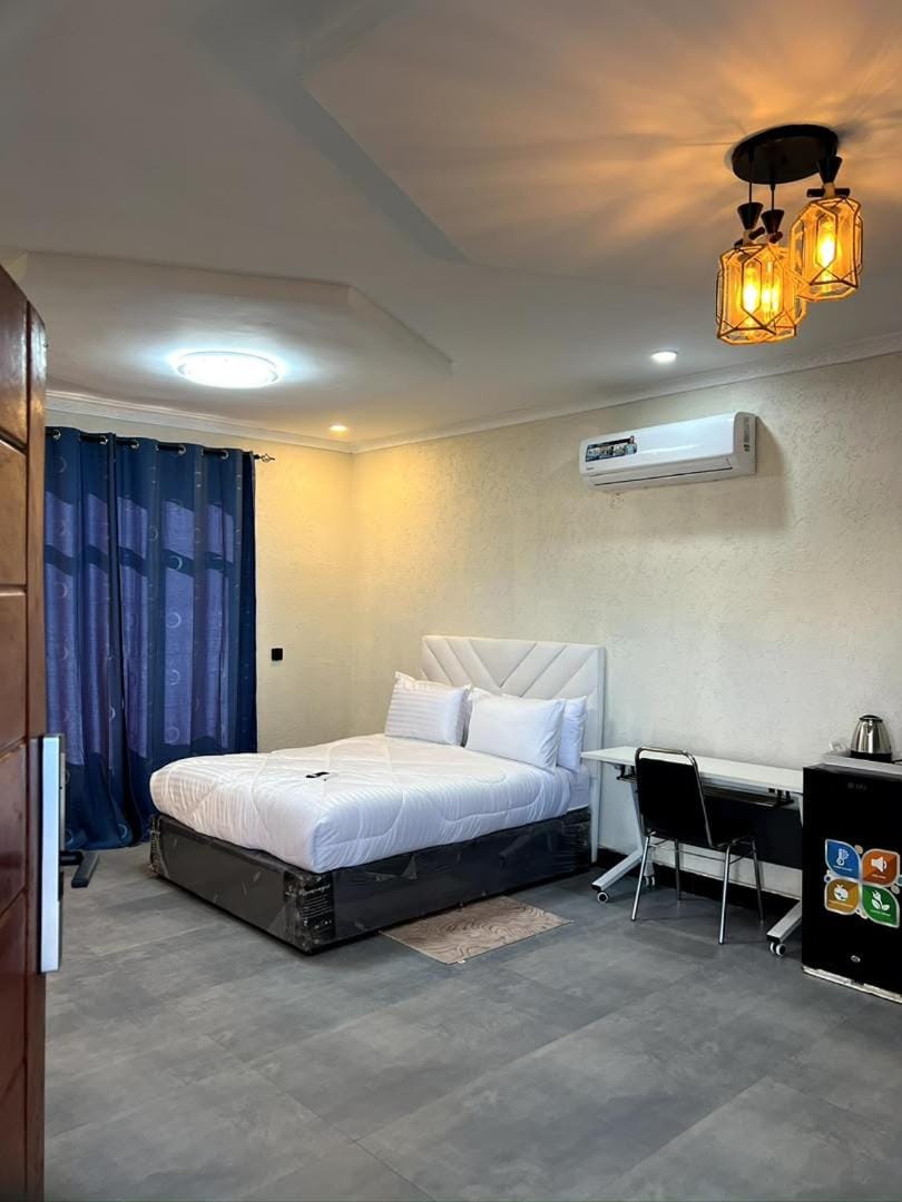 Bed, air conditioner
