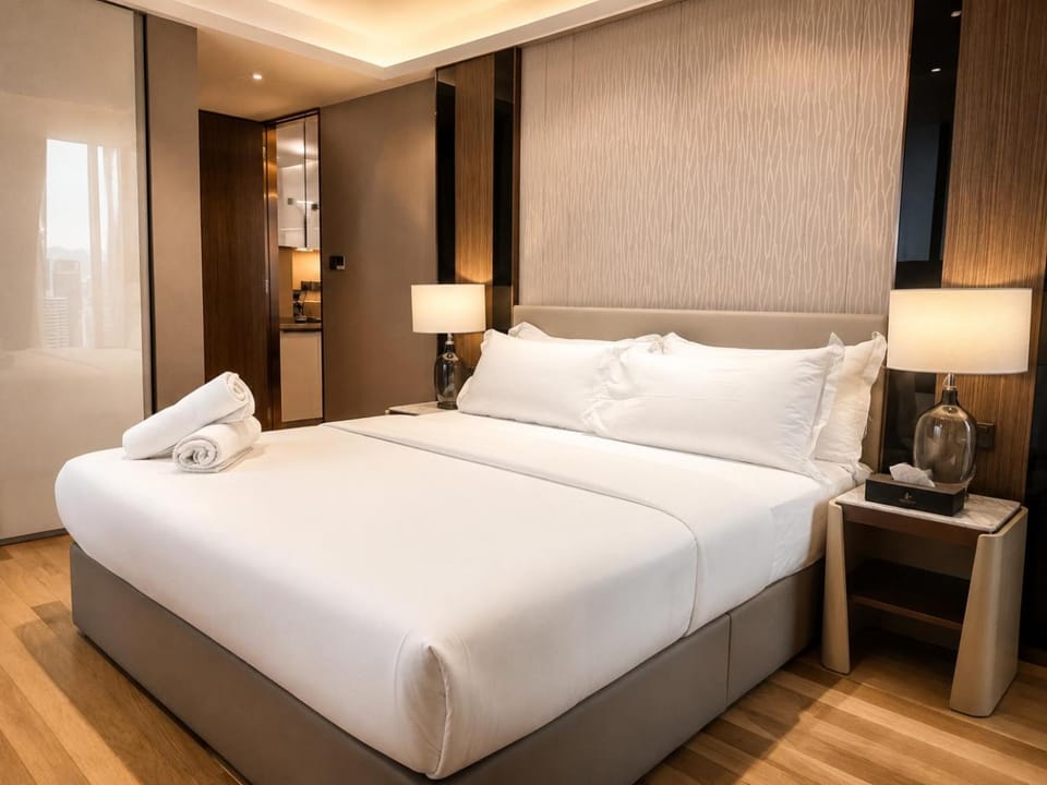 Bed, Bedroom, towels