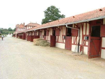 Tentes glamping insolite au cœur du haras Luxury tent in Nouvelle-Aquitaine