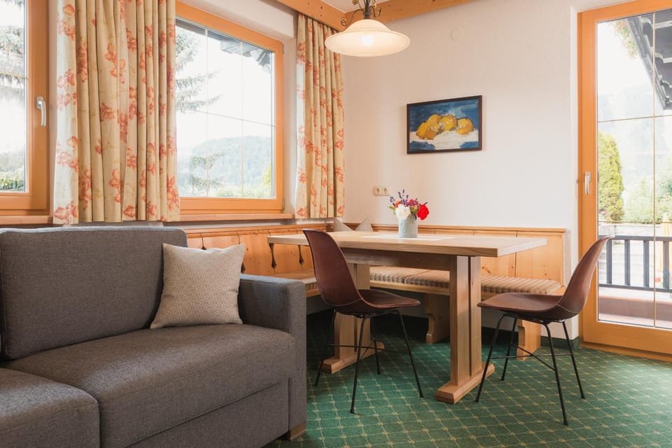 Living room, Decorative detail