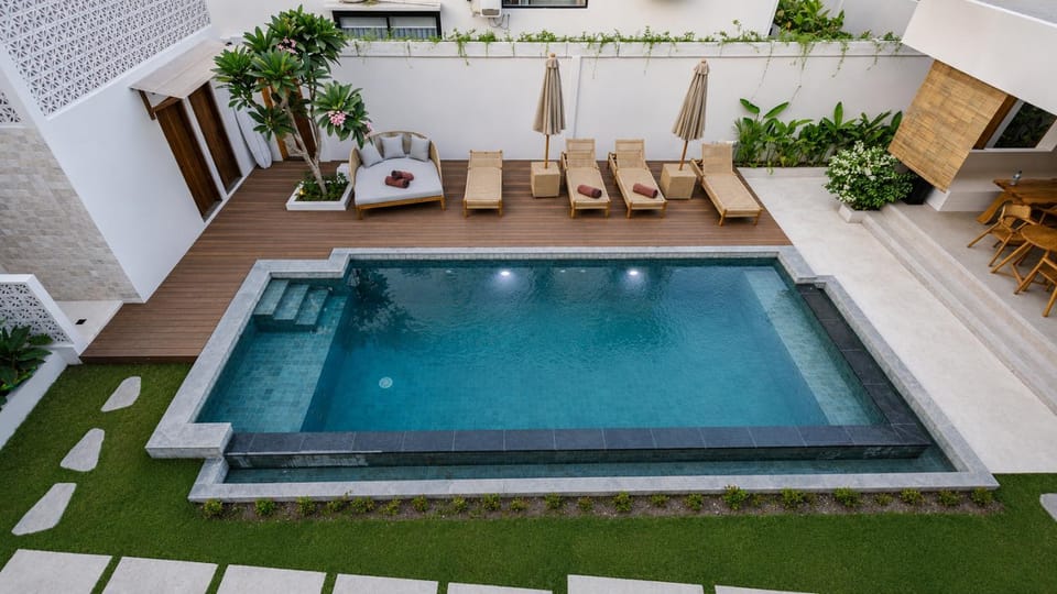 Pool view, Swimming pool, sunbed