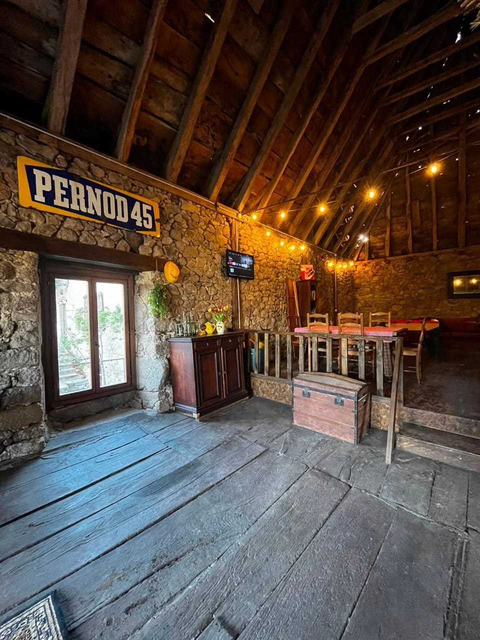 Restaurant/places to eat, Communal lounge/ TV room, Lounge or bar