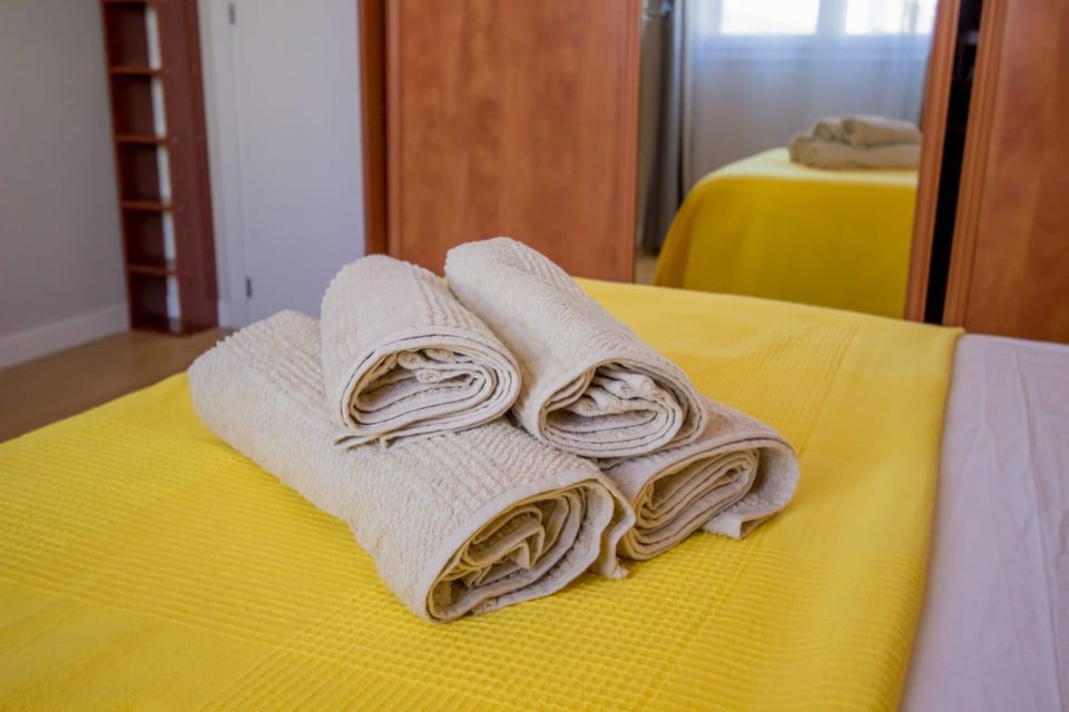 Bed, Photo of the whole room, Bedroom, towels