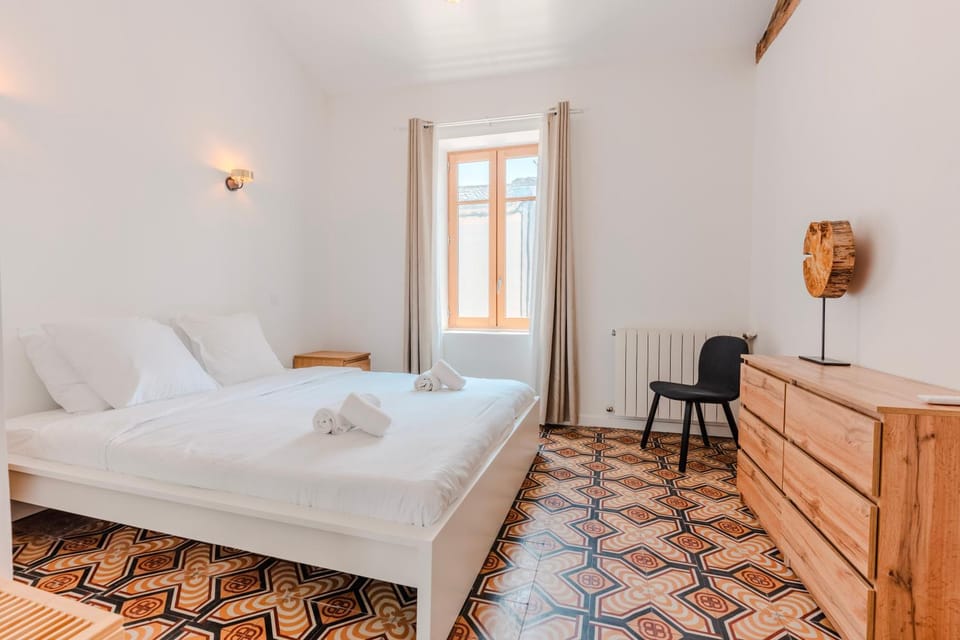 Bed, Bedroom, storage, air conditioner