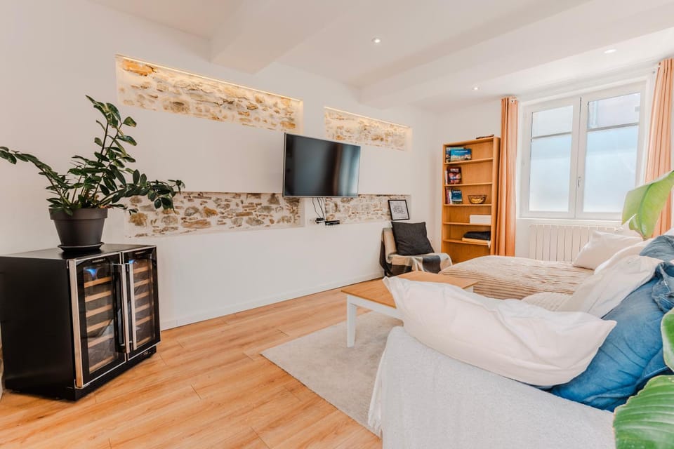 TV and multimedia, Living room, air conditioner