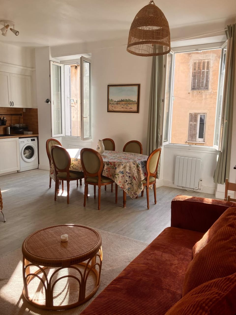 Appartement refait à neuf proche tous commerces Apartment in Toulon