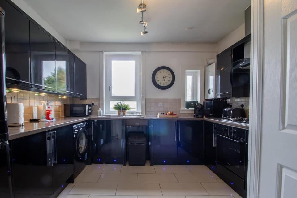 The Willow - 4 Bedrooms with driveway Apartment in Airdrie