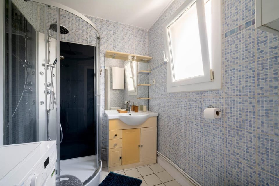 Shower, Bathroom