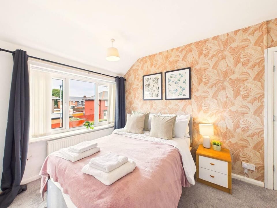 Stylish Middlesbrough Stay Sleeps 6 with Parking - by Signature Stays Apartment in Middlesbrough