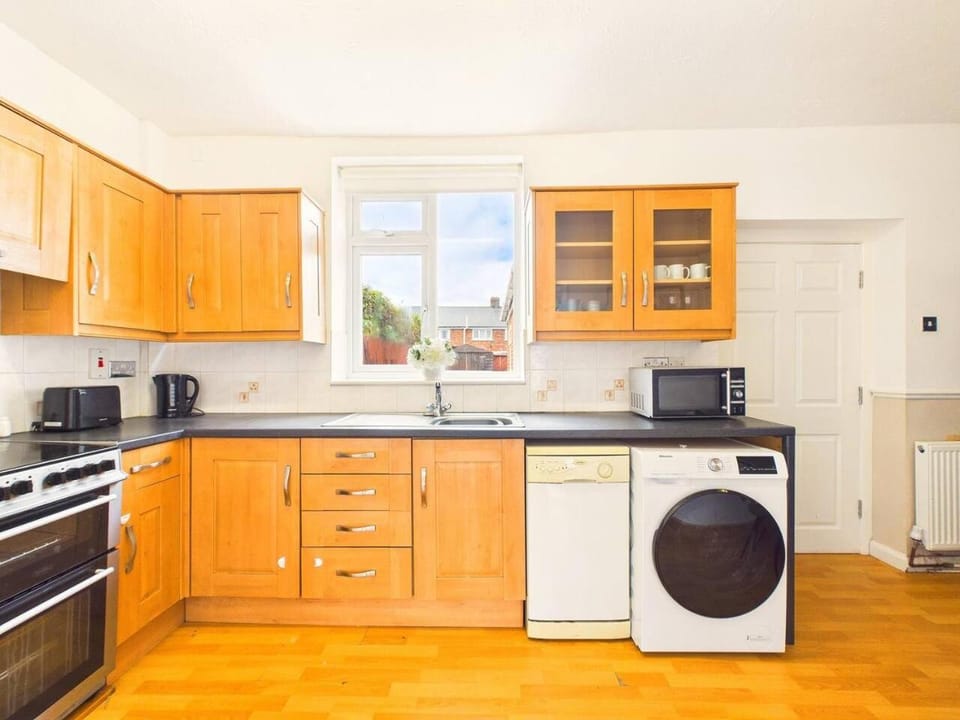 Stylish Middlesbrough Stay Sleeps 6 with Parking - by Signature Stays Apartment in Middlesbrough