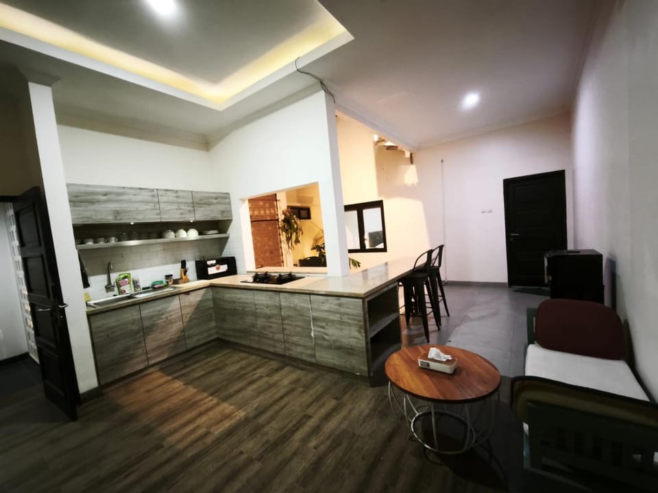 Kitchen or kitchenette, Living room, Dining area