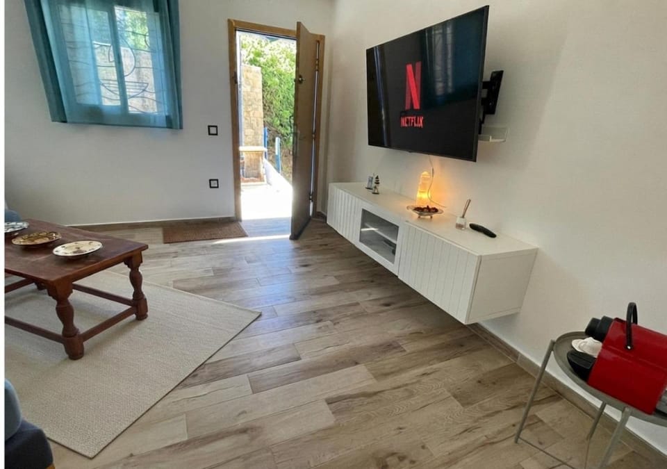 TV and multimedia, Coffee/tea facilities, Living room, Dining area