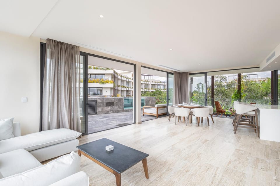 Patio, View (from property/room), Balcony/Terrace, Living room, Seating area, Dining area