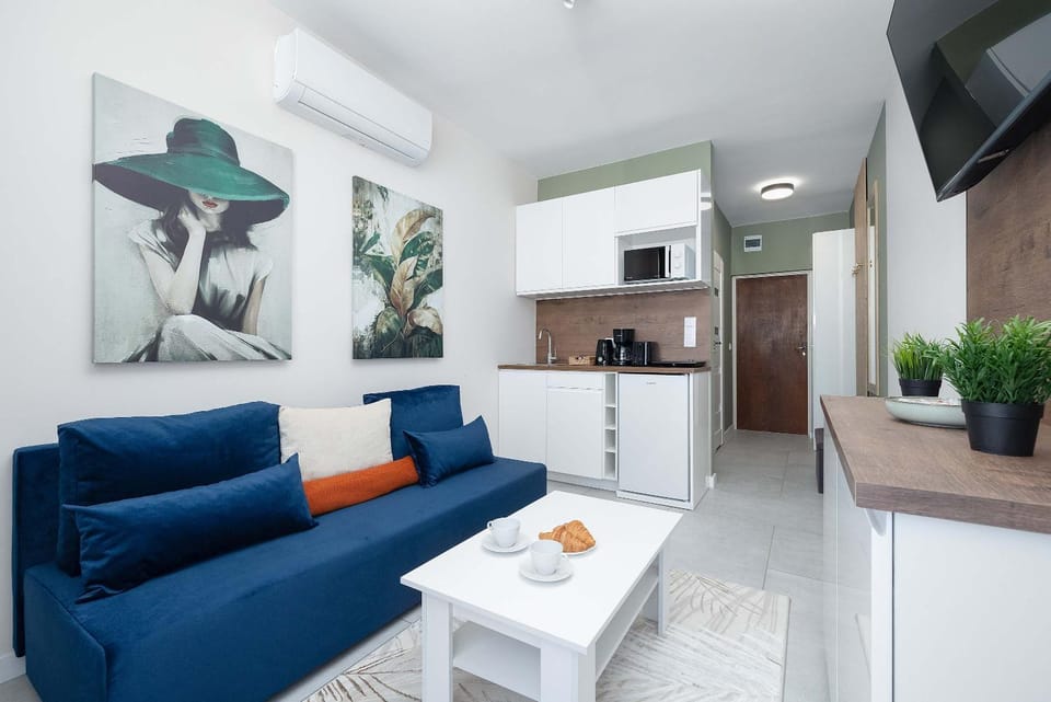 TV and multimedia, Kitchen or kitchenette, Seating area, stove